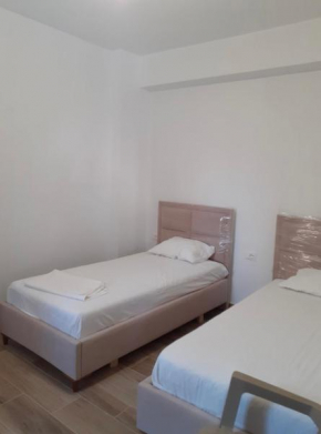 La casa de Alex, Sarandë